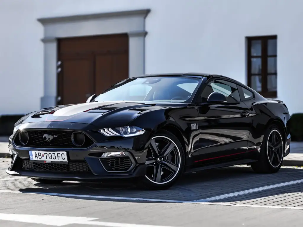 Ford Mustang Mach 1 — prenájom a zážitková jazda | LuxMotion.sk