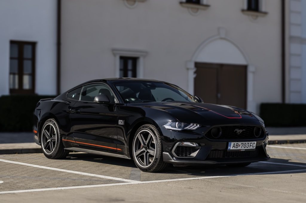 Ford Mustang Mach 1 — prenájom a zážitková jazda | LuxMotion.sk